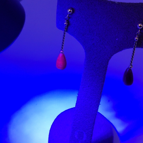 Vintage Elegant 14k Yellow Gold and Ruby Dangle Drop Earrings - Picture 9 of 12